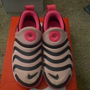 Nike Dynamo GO (PS), US size 2Y pink/black-hyper pink